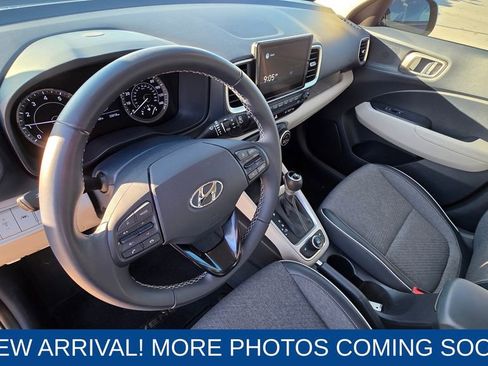 Used 2021 Hyundai Venue image 12