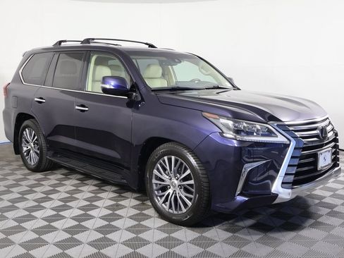 Used 2019 Lexus LX 570 4WD w/ Luxury Package image 3