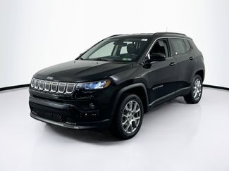 Used 2022 Jeep Compass Latitude image 1