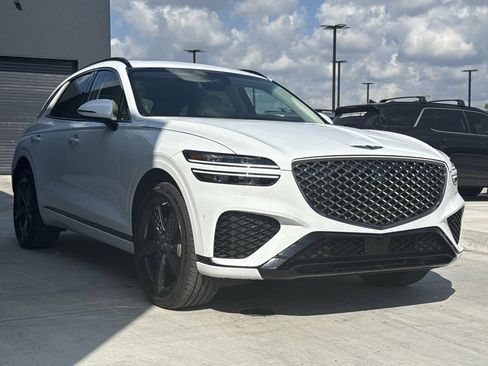 Used 2025 Genesis GV70 3.5T Sport w/ Sport Advanced Package image 7