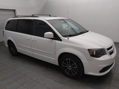 Used 2017 Dodge Grand Caravan GT FWD image 11