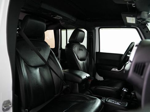 Used 2015 Jeep Wrangler Unlimited Sahara w/ Connectivity Group AWD/4WD image 50