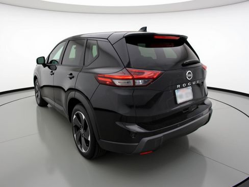 Used 2025 Nissan Rogue SV image 6