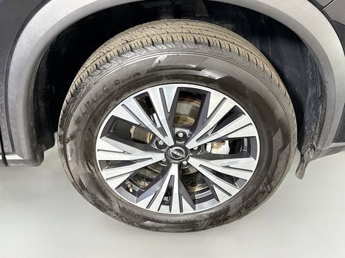 Used 2023 Nissan Rogue SV image 32