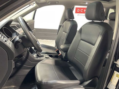 Used 2020 Volkswagen Tiguan SE w/ Panoramic Sunroof Package AWD/4WD image 11