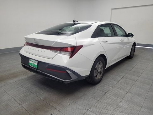Used 2025 Hyundai Elantra SE FWD image 9