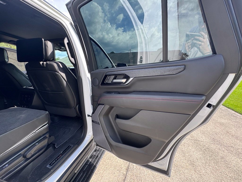 Used 2025 GMC Yukon AT4 Ultimate AWD/4WD image 26