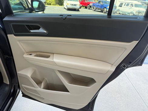 Used 2018 Volkswagen Atlas SE image 16