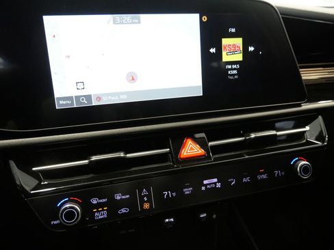 Used 2023 Kia Niro SX Touring image 21