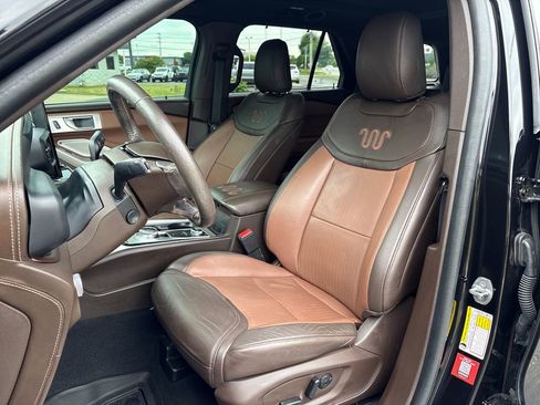 Used 2022 Ford Explorer King Ranch w/ Premium Technology Package AWD/4WD image 16