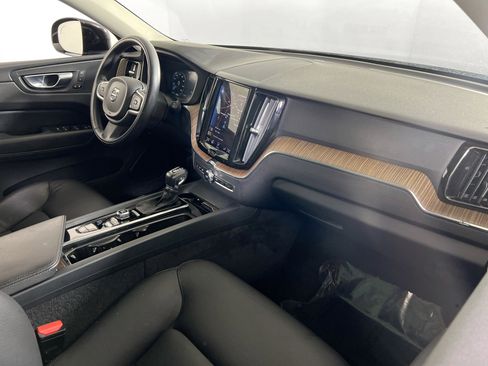 Used 2021 Volvo XC60 T5 Momentum w/ Premium Package image 29