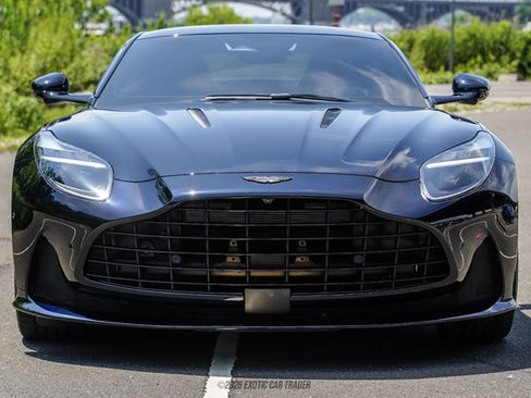 Used 2024 Aston Martin DB12 Coupe RWD image 13