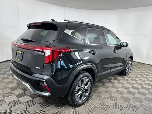 Used 2024 Kia Seltos S image 3