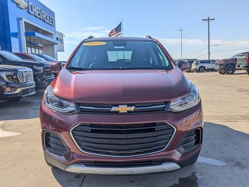 Used 2022 Chevrolet Trax LT w/ LT Convenience Package image 11