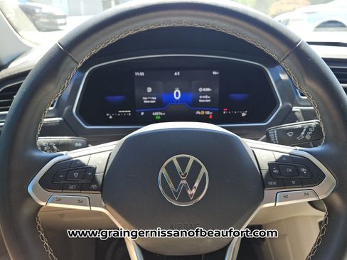Used 2022 Volkswagen Tiguan SE FWD image 11