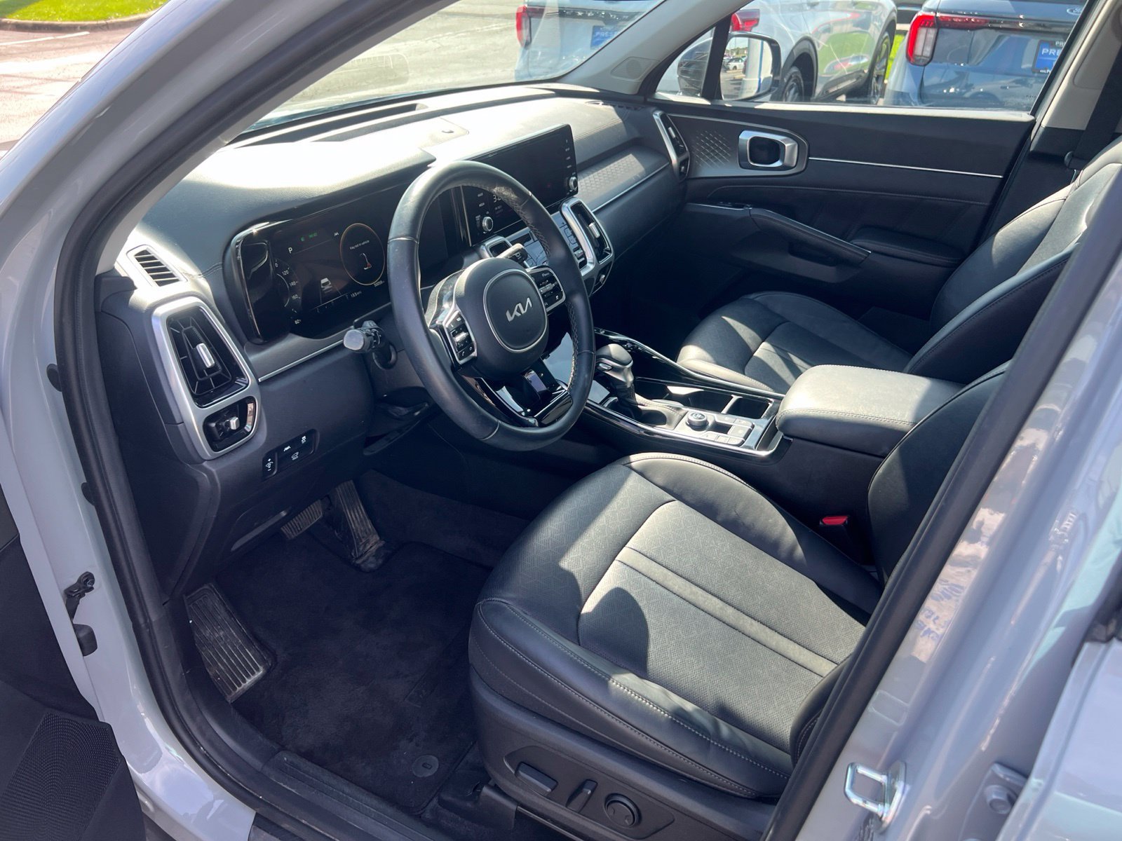 Used 2023 Kia Sorento SX FWD image 25