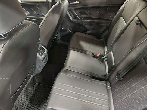 Used 2022 Volkswagen Tiguan SE image 49