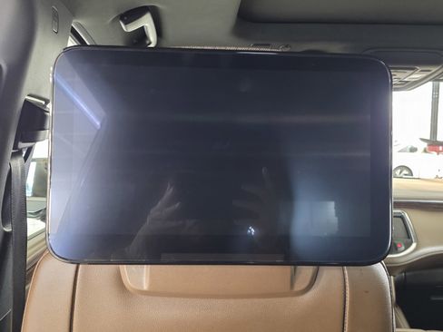 Used 2021 Chevrolet Suburban High Country w/ Premium Package image 17