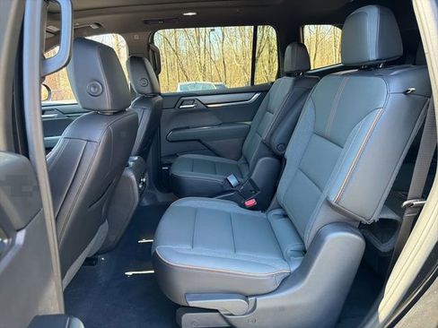 Used 2024 GMC Acadia AT4 w/ Luxury Package image 15