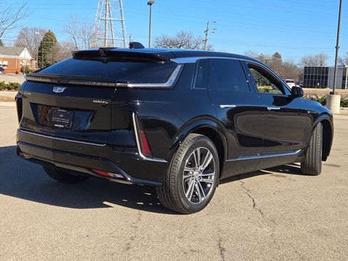 New 2026 Cadillac Lyriq Premium Luxury AWD/4WD image 11