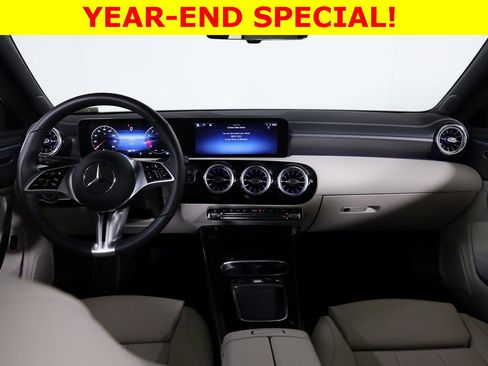 Used 2025 Mercedes-Benz CLA 250 4MATIC image 34