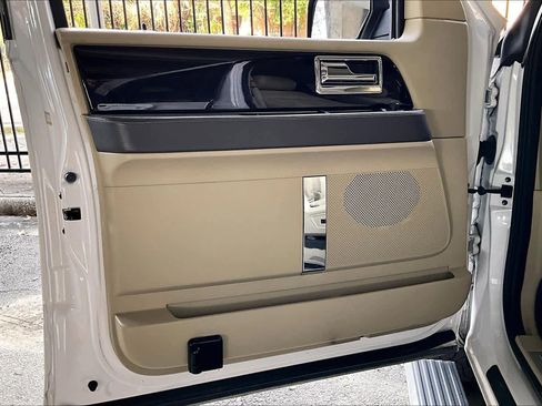 Used 2016 Lincoln Navigator L Reserve image 22