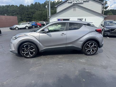 Used 2020 Toyota C-HR XLE FWD image 2