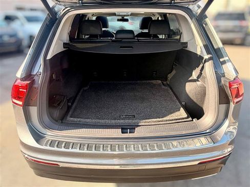 Used 2018 Volkswagen Tiguan SEL AWD/4WD image 10