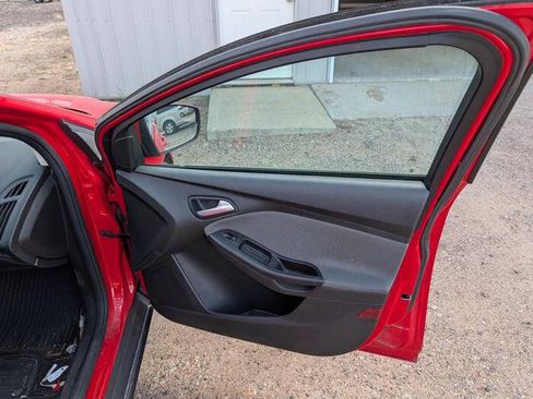 Used 2014 Ford Focus SE w/ SE Winter Package FWD image 30