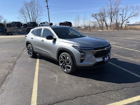 New 2026 Chevrolet Trax RS image 3