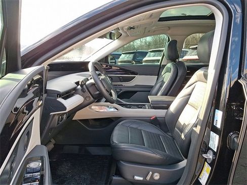 Used 2024 Lincoln Nautilus Reserve w/ Equipment Group 202A image 13