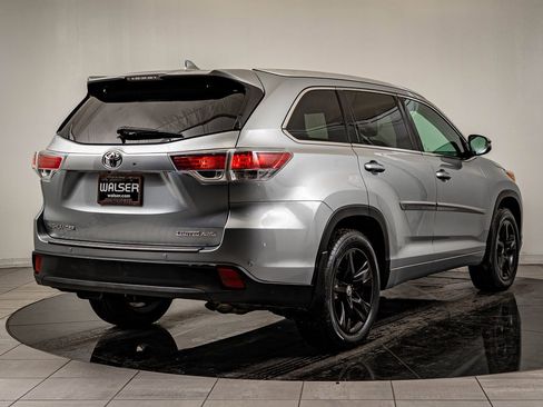 Used 2015 Toyota Highlander Limited image 10