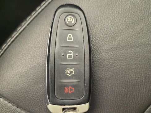 Used 2014 Ford Focus Titanium FWD image 32