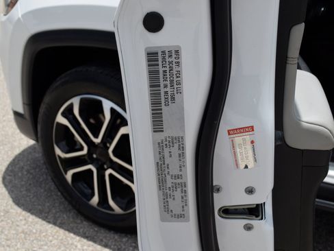 Used 2022 Jeep Compass Limited AWD/4WD image 27
