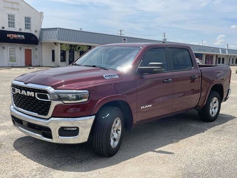 Used 2025 RAM 1500 4x4 Crew Cab image 7