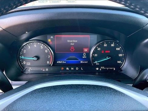 Used 2022 Ford Explorer XLT w/ Equipment Group 202A AWD/4WD image 17