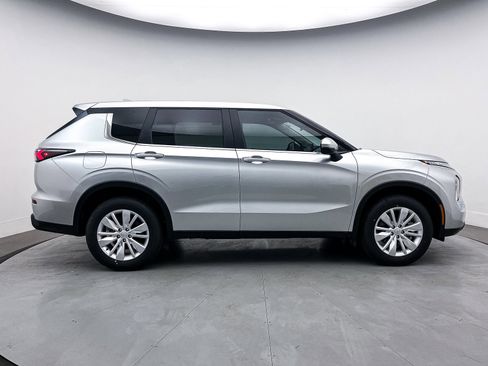 New 2025 Mitsubishi Outlander ES image 8