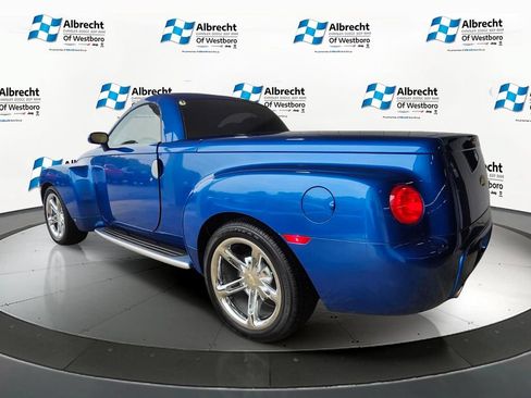 Used 2006 Chevrolet SSR w/ Preferred Equipment Group RWD image 3