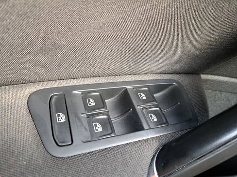 Used 2017 Volkswagen Golf S image 24