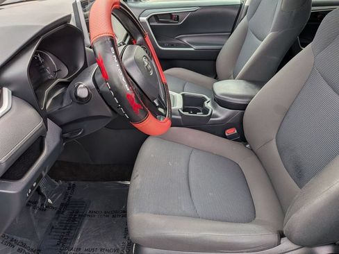 Used 2023 Toyota RAV4 LE AWD/4WD image 17