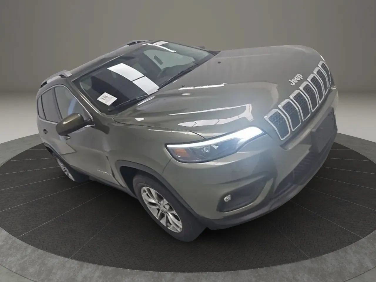 Used 2019 Jeep Cherokee Latitude Plus w/ Cold Weather Group AWD/4WD image 3