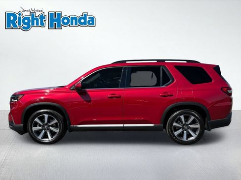 Used 2023 Honda Pilot Touring image 3