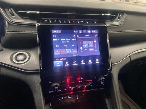 Certified 2024 Jeep Grand Cherokee Altitude image 32