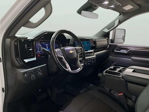 Used 2025 Chevrolet Silverado 2500 LT AWD/4WD image 16