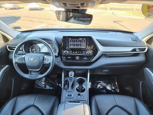 Used 2022 Toyota Highlander XLE image 31