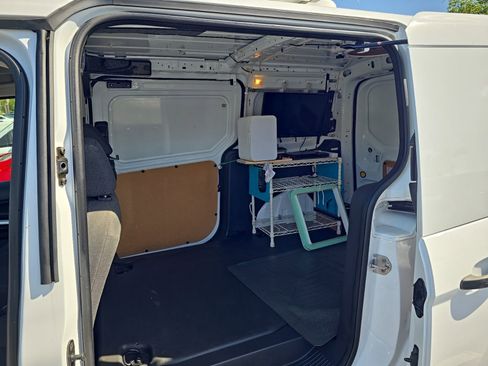 Used 2018 Ford Transit Connect XLT image 6