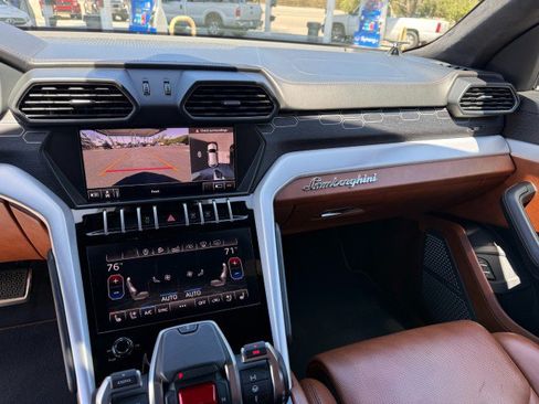 Used 2019 Lamborghini Urus AWD/4WD image 11