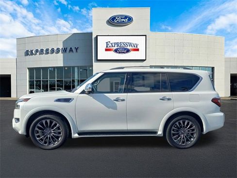 Used 2024 Nissan Armada Platinum w/ Captain's Chairs Package image 9
