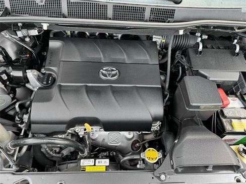 Used 2015 Toyota Sienna Limited image 11