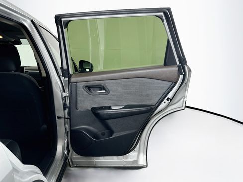 Used 2023 Nissan Rogue SV FWD image 28
